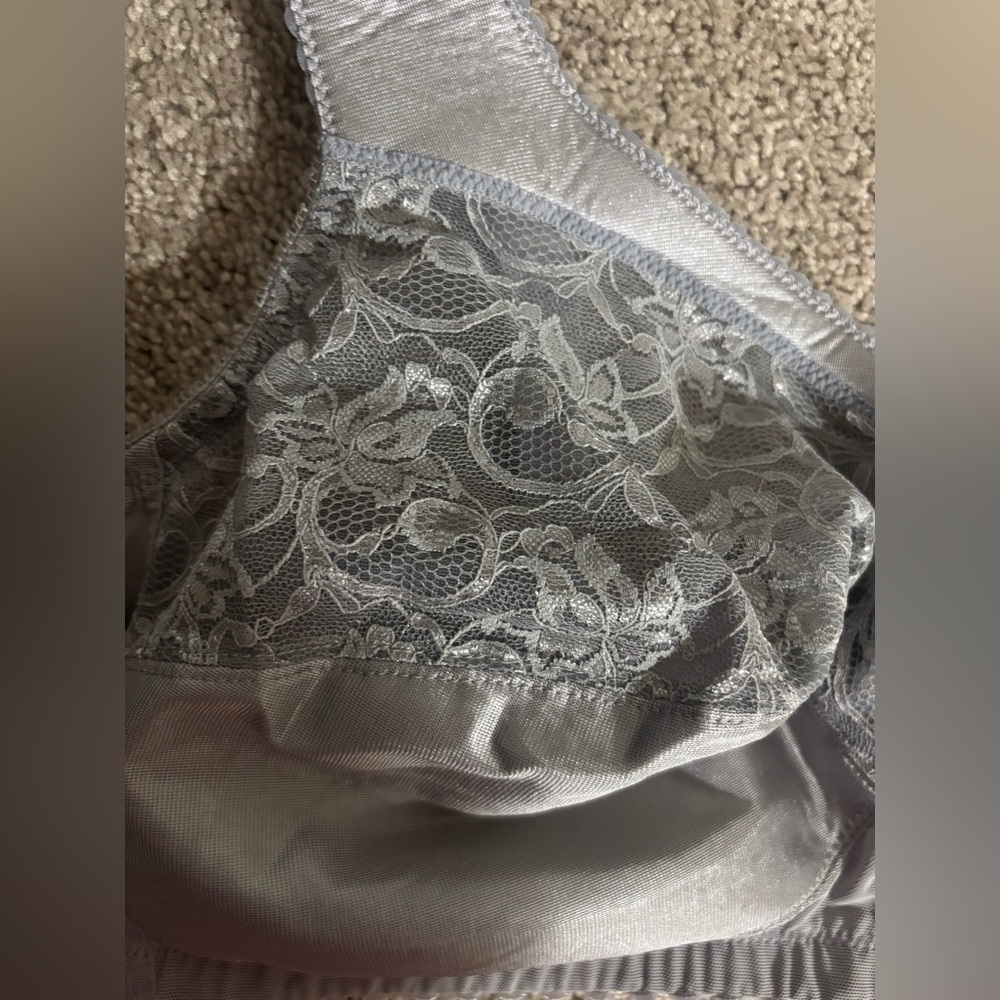 GLAMORISE Soft Grey Magic Lift Full-Figure wireless bra Support Bra
40H - Picture 2 of 12